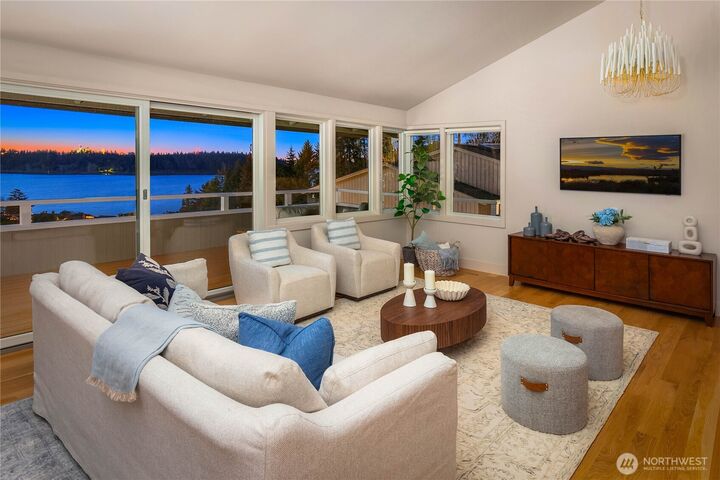Property Photo:  7580 SE 71st Street  WA 98040 