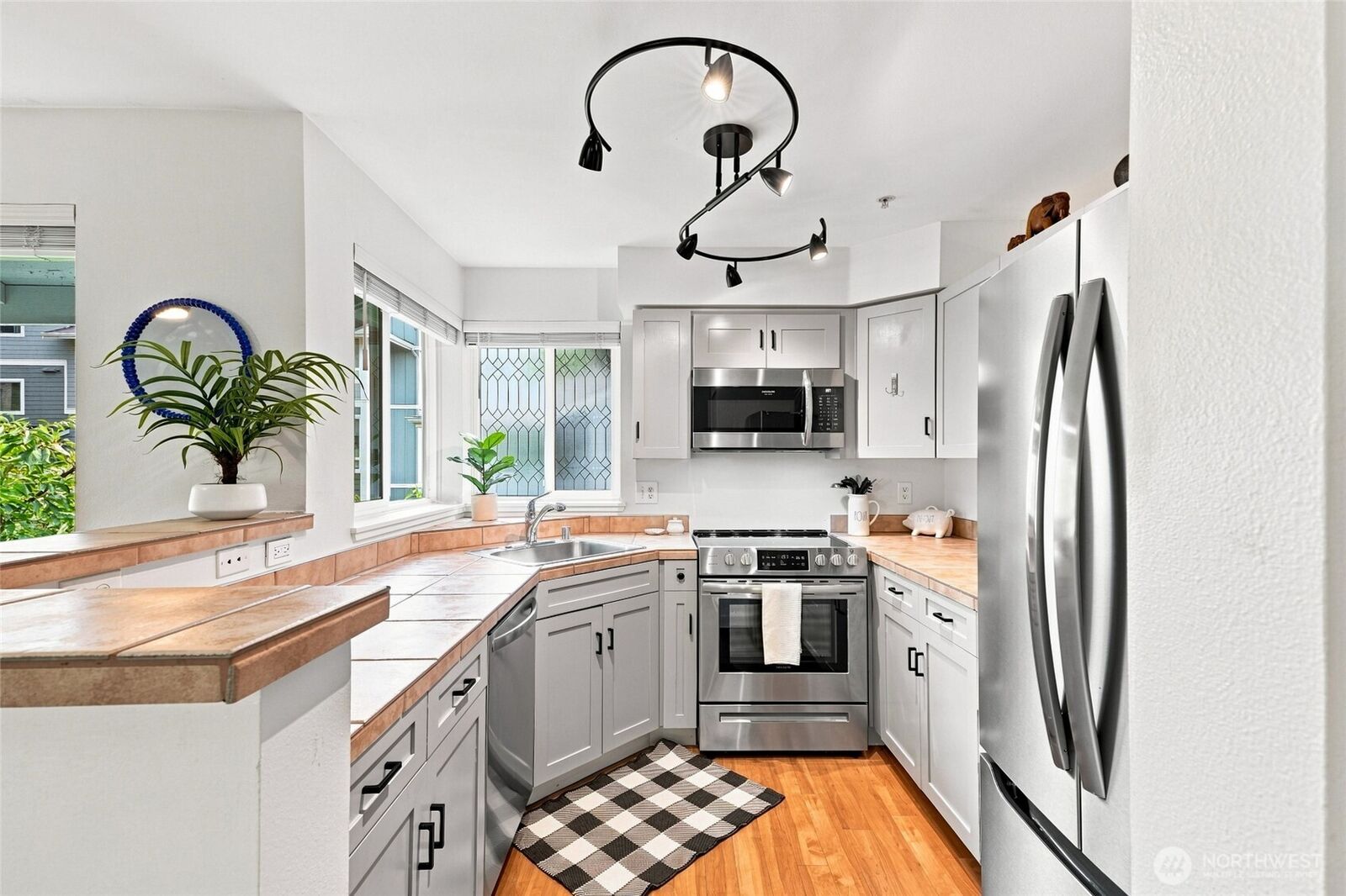 Property Photo: 3903 243rd Place SE N301 WA 98021