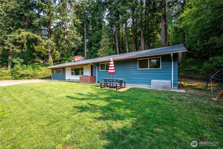Property Photo: 2315 Lynnwood Drive WA 98632