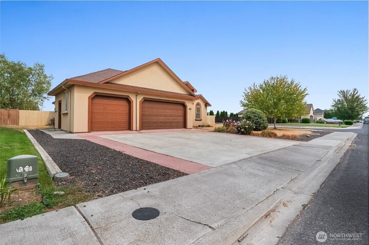 Property Photo: 333 N Crestview WA 98837