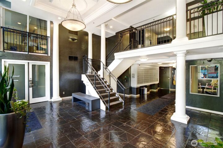 Property Photo:  425  Vine Street 510  WA 98121 