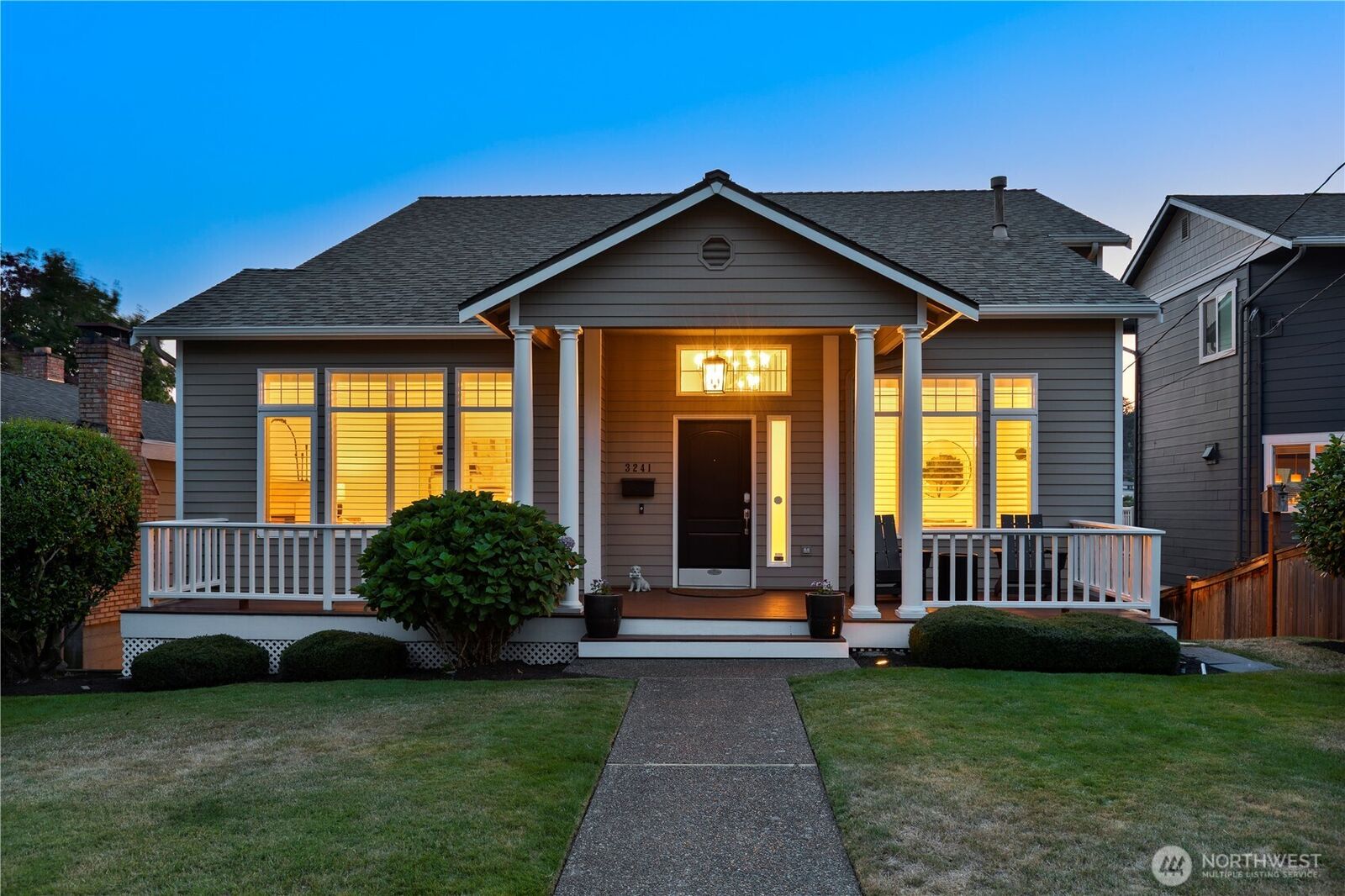 Property Photo: 3241 32nd Avenue W WA 98199