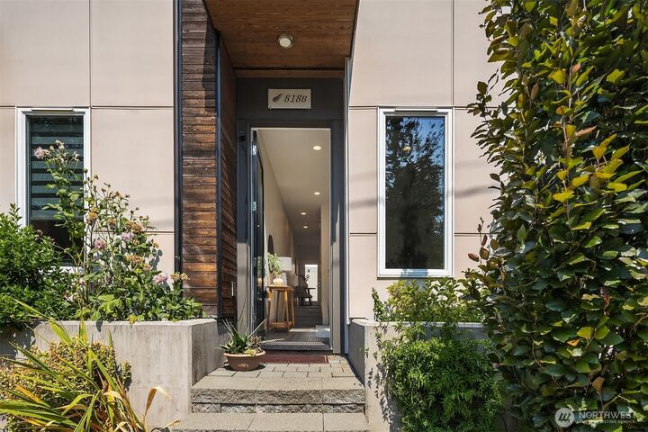 Property Photo: 818 NW 53rd Street B WA 98107