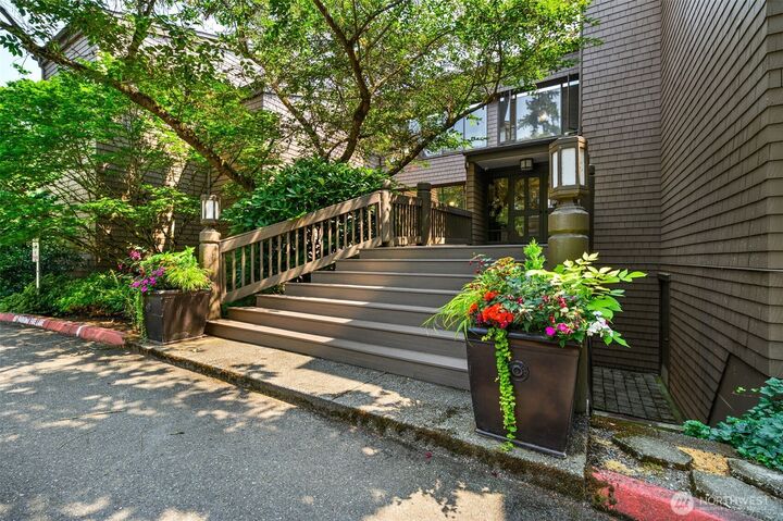 Property Photo:  3110 W Lake Sammamish Parkway SE 23  WA 98008 