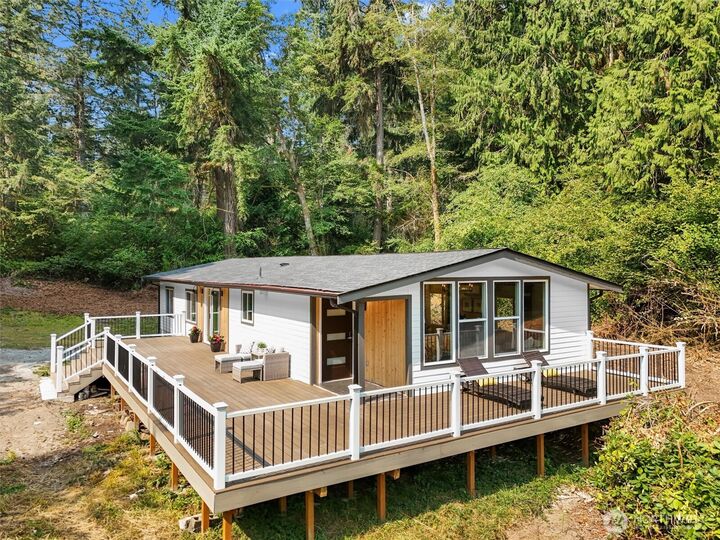 Property Photo:  10711  Edgewood Dr Anderson Island  WA 98303 