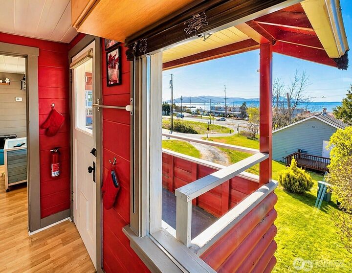 Property Photo:  522  12th Street  WA 98225 