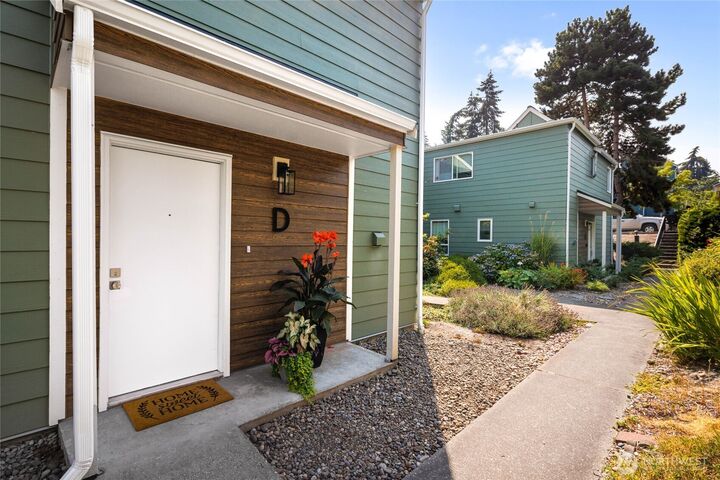 Property Photo:  8408  25th Avenue SW D  WA 98106 