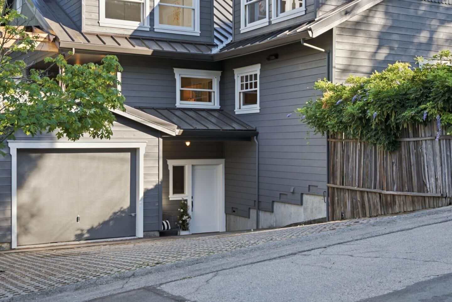 Property Photo:  133 Russell Avenue  CA 94028 