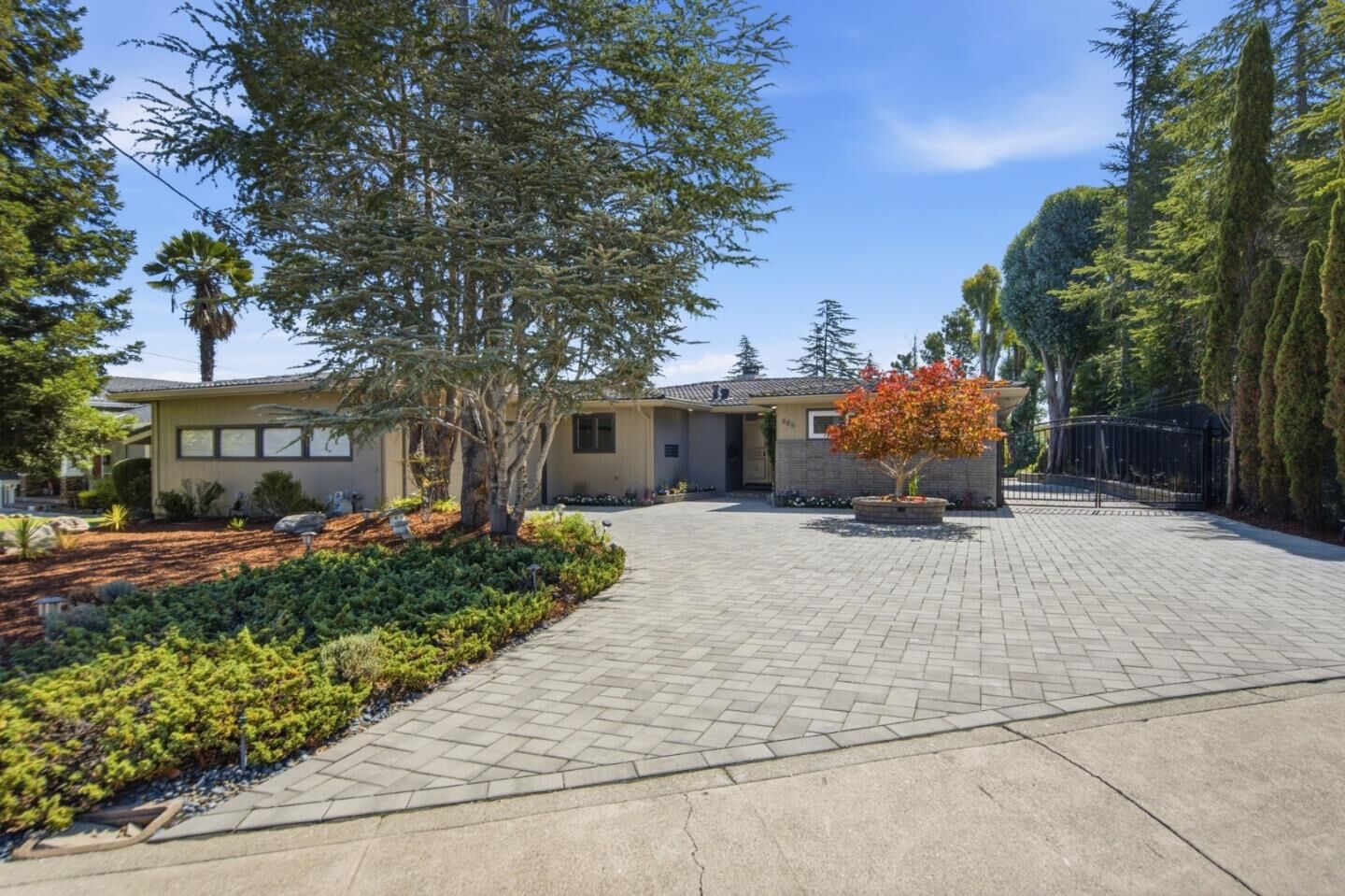 Property Photo:  886 Heather Drive  CA 94070 