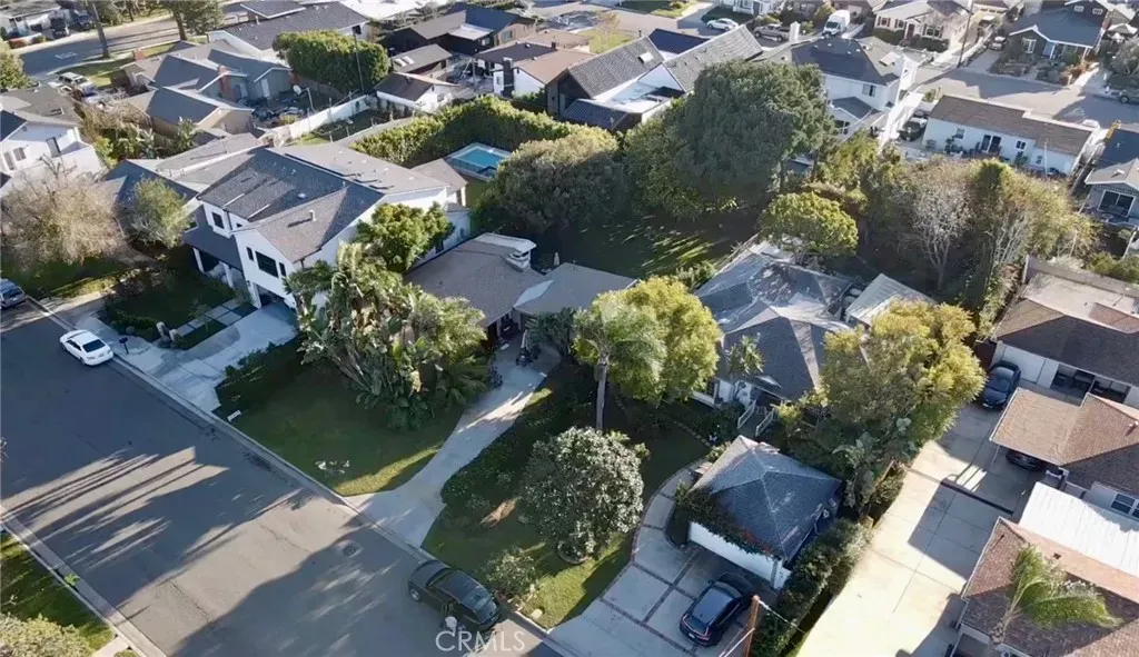 Property Photo:  379 Walnut Street  CA 92627 