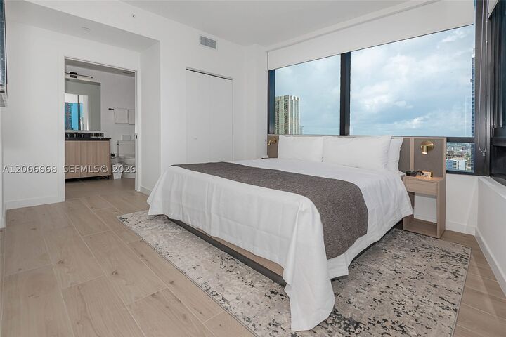 Property Photo: 225 N Miami Ave 2801 FL 33128