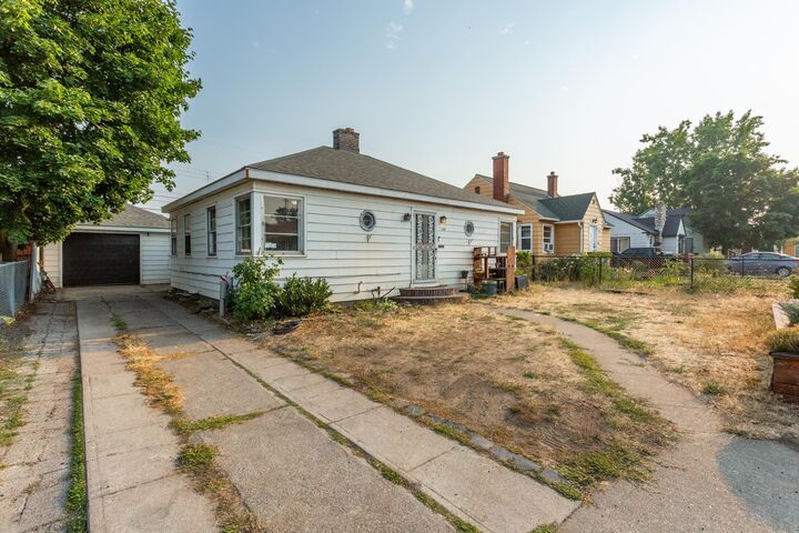 Property Photo:  1108 E Wellesley Ave  WA 99207 