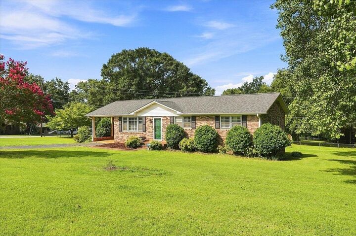 Property Photo: 701 Alberta Avenue SC 29316