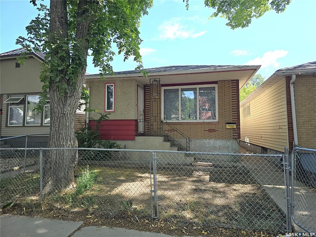 Property Photo: 1939 Quebec Street SK S4P 1J8