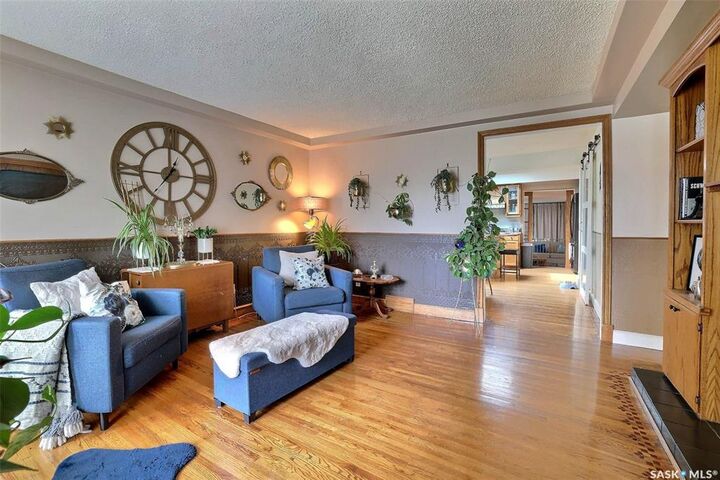 Property Photo: 924 Campbell Street SK S4T 5P3