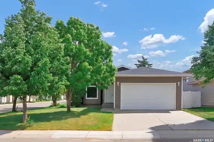 Property Photo:  303 Haslam Crescent  SK S7S 1E4 
