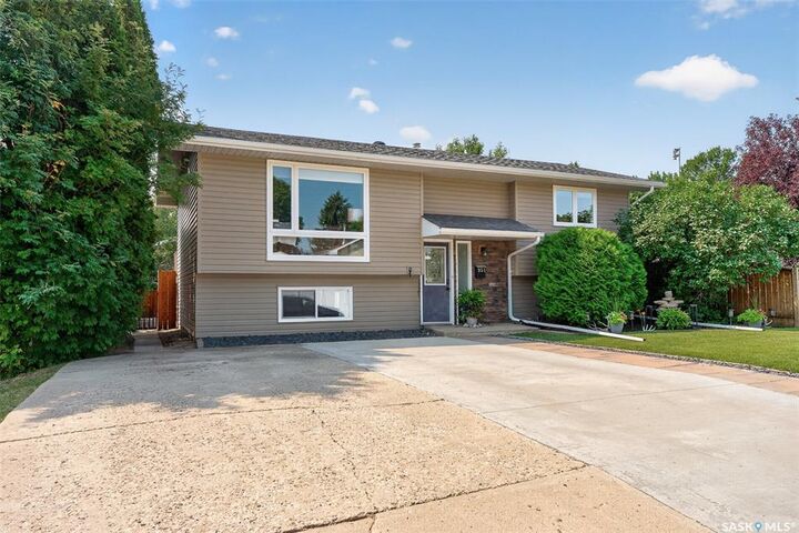 Property Photo: 951 Holdsworth Crescent SK S6H 6T8