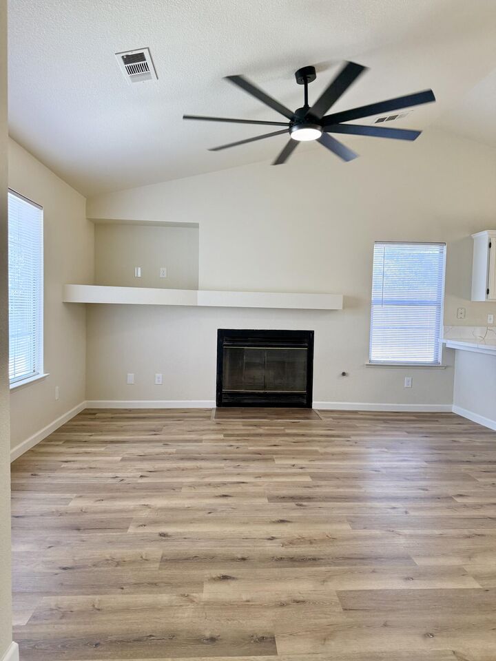 Property Photo:  996 W Petunia Street  CA 93223 