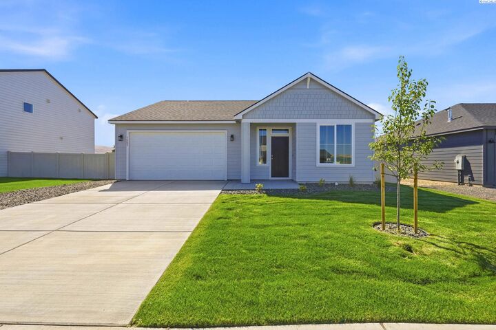 Property Photo:  1205 18th St  WA 99320 