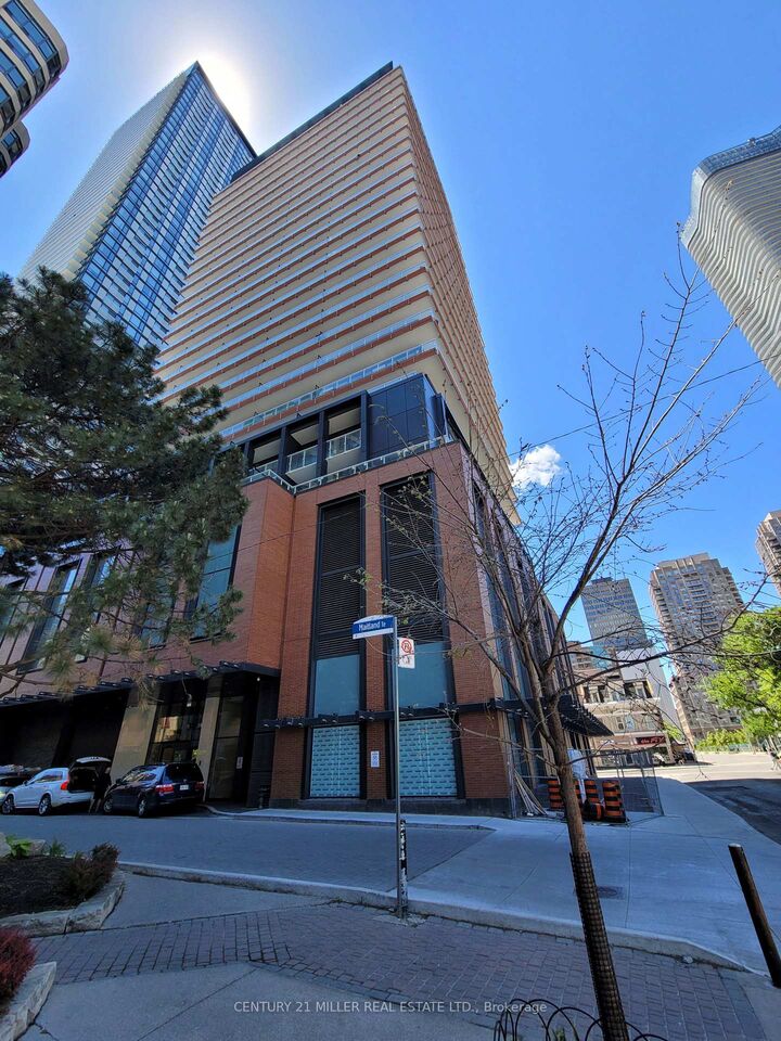 Property Photo: 18 Maitland Terrace 802 ON M4Y 1Y4