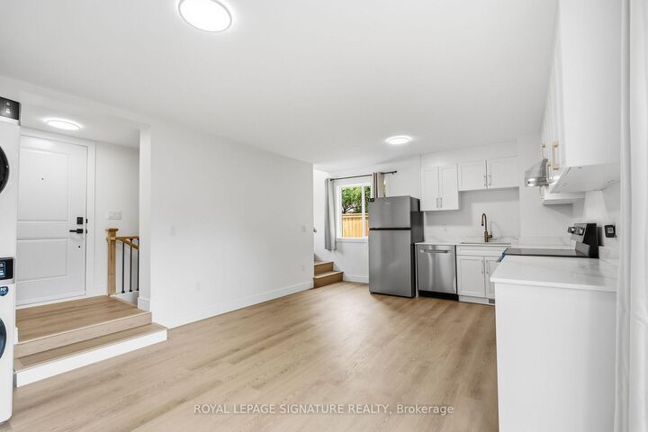 Property Photo:  53 Bishop Avenue 5  ON M2M 1Z4 