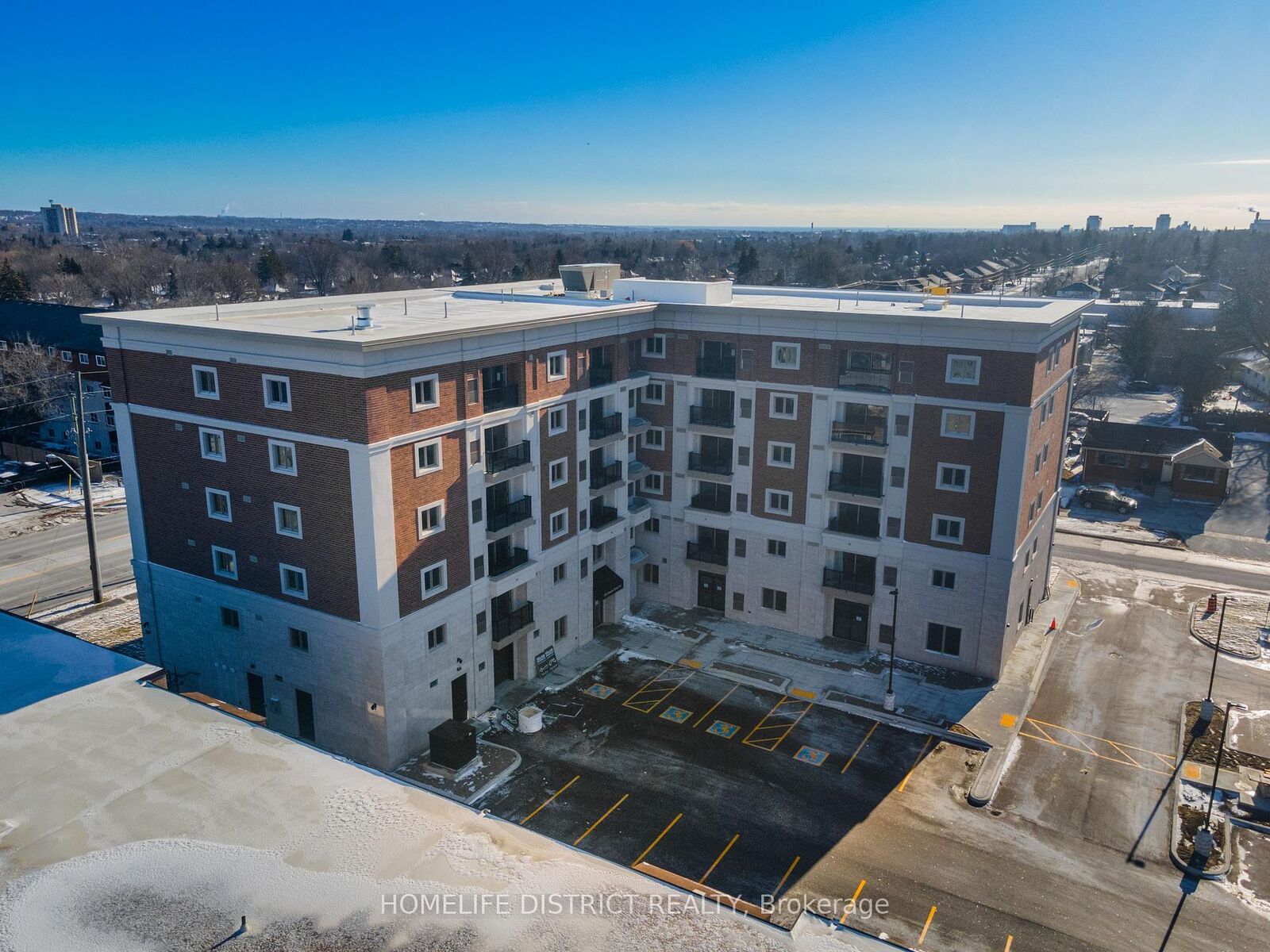 Property Photo: 976 Simcoe Street N 202 ON L1G 4W4