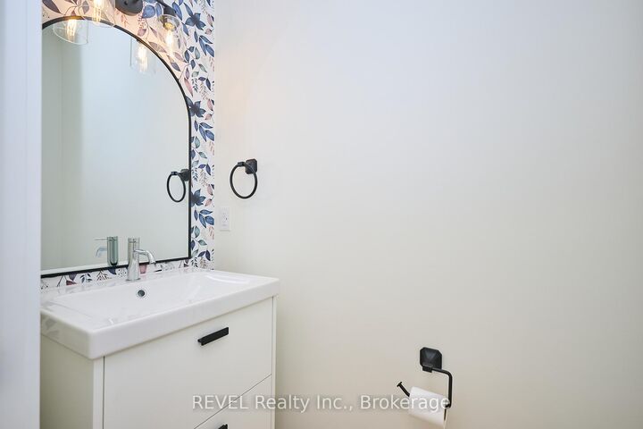 Property Photo:  4650 Belfast Avenue Upper Unit  ON L2E 4G3 