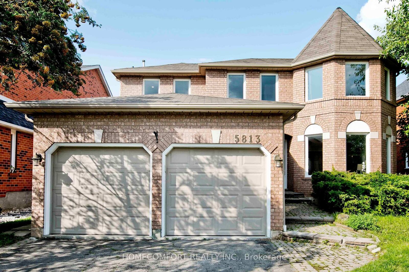 Property Photo: 5813 Fieldon Road ON L5M 5K1