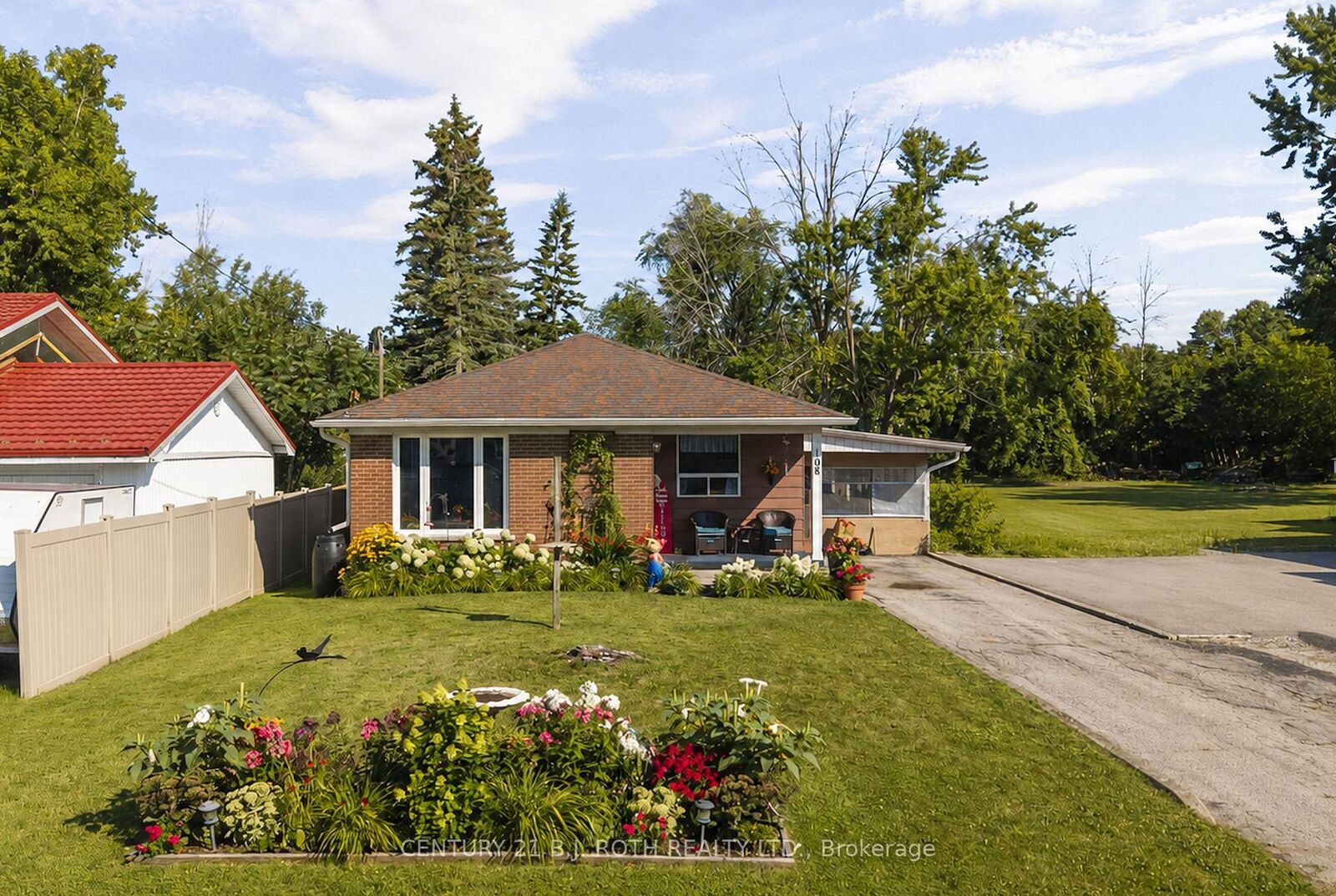 Property Photo: 108 Shannon Street ON L3V 1G2