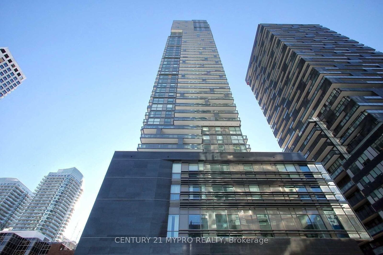 Property Photo:  39 Roehampton Avenue #412  ON M4P 0G1 