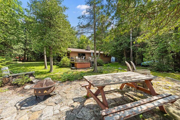 25 Chippewa Crescent — photo 1