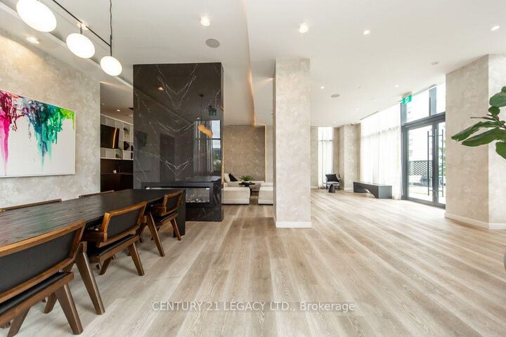 Property Photo: 86 Dundas Street E 821 ON L5A 1W4
