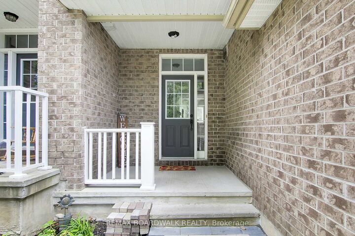Property Photo: 86 Saddlesmith Circle ON K2M 2Y5