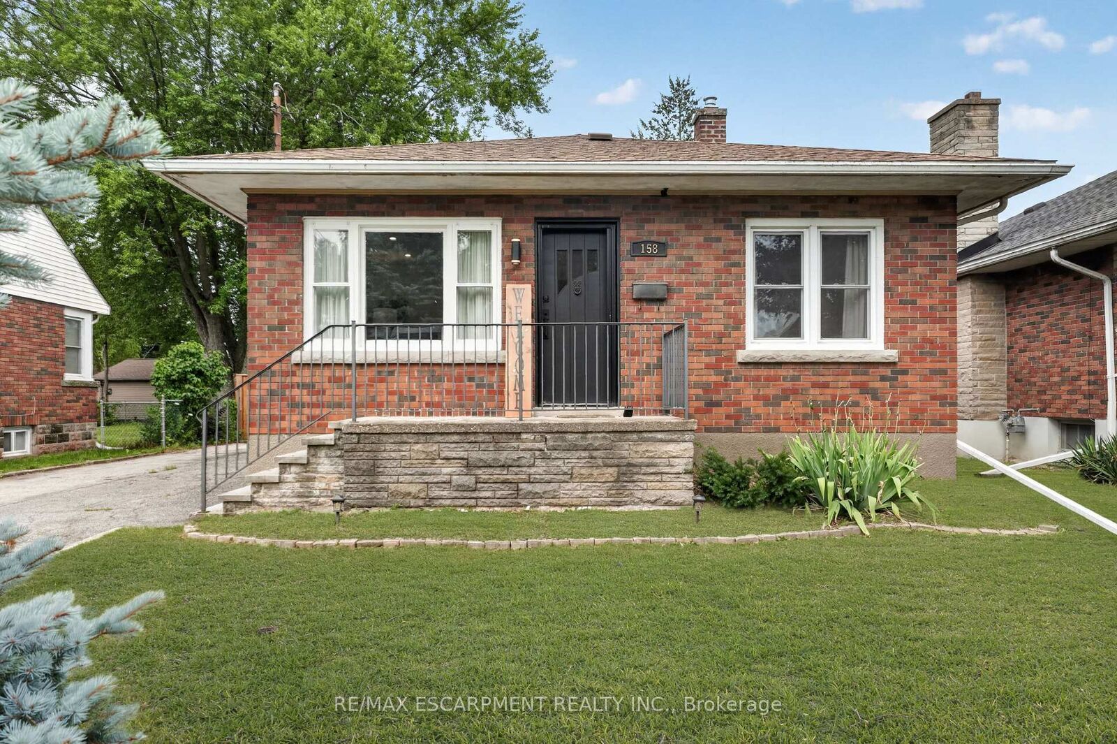 Property Photo: 158 Homewood Avenue ON L3K 5M3