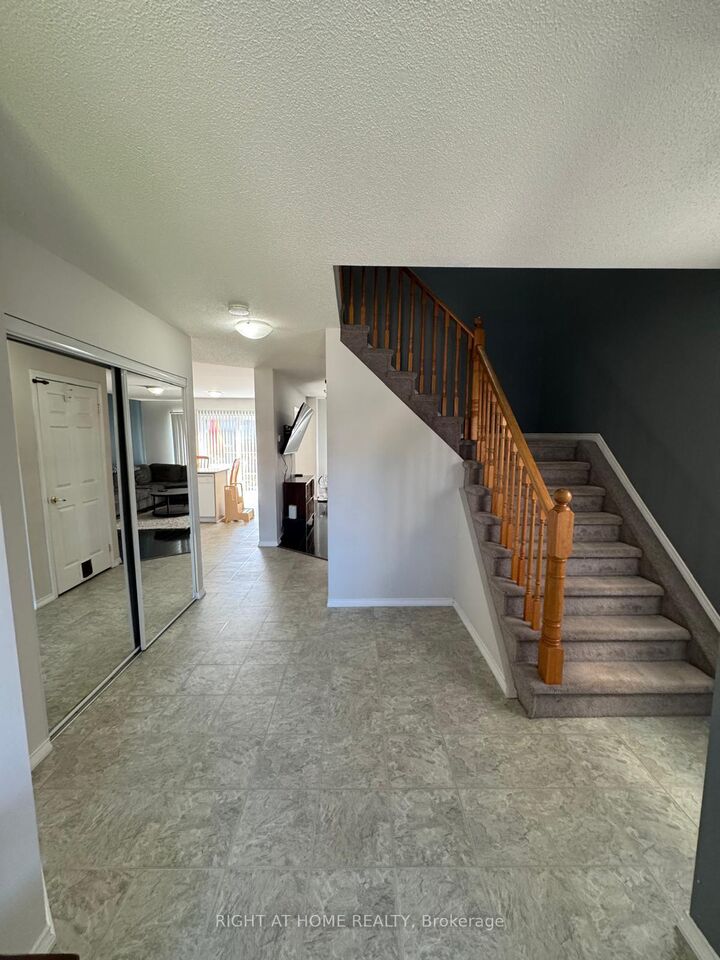 Property Photo:  20 Courtney Crescent  ON L4N 5S7 