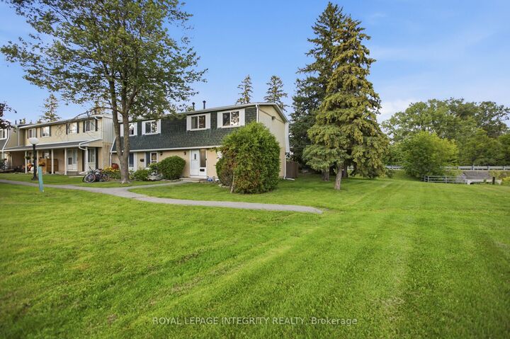 Photo de la propriété: 1544K Beaverpond Drive ON K1B 3R9