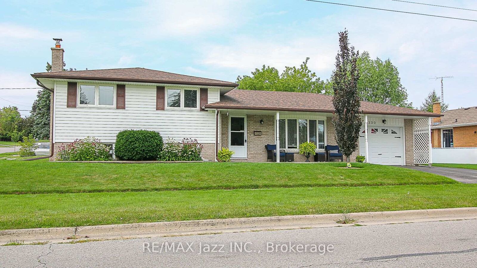 Property Photo: 330 Nipigon Street ON L1J 4N9