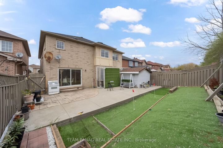 Property Photo: 10 Hollowgrove Boulevard ON L6P 1B2