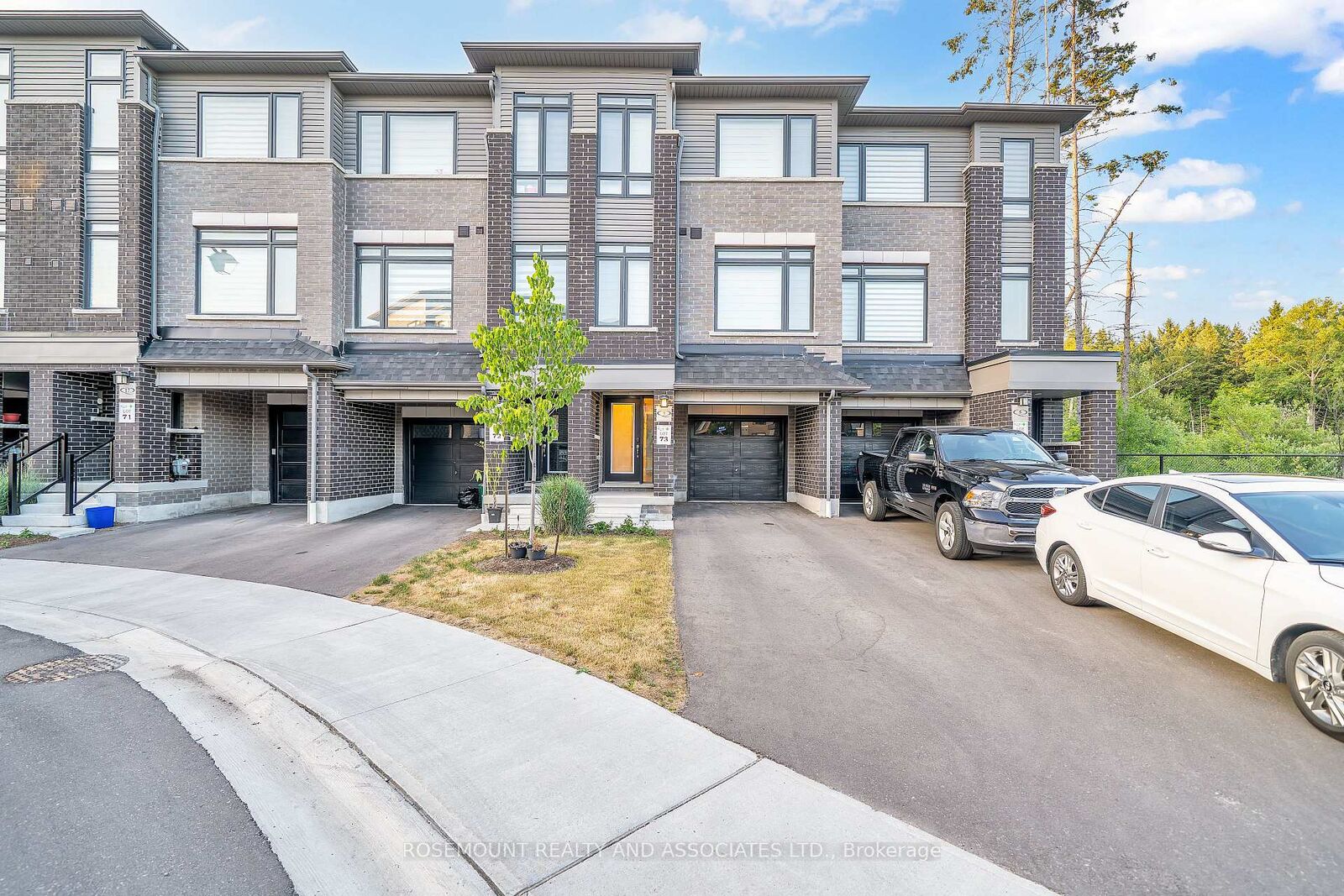 Property Photo:  9 Esquire Way  ON L1R 0S7 