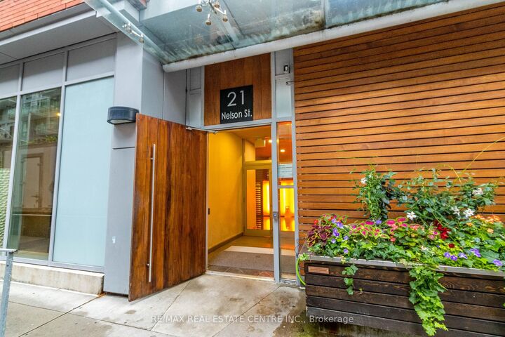 Property Photo:  21 Nelson Street Uph 11  ON M5V 1T8 
