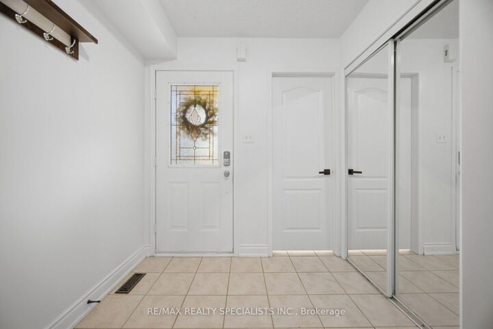 Property Photo: 5546 Linwell Place ON L5M 6L7