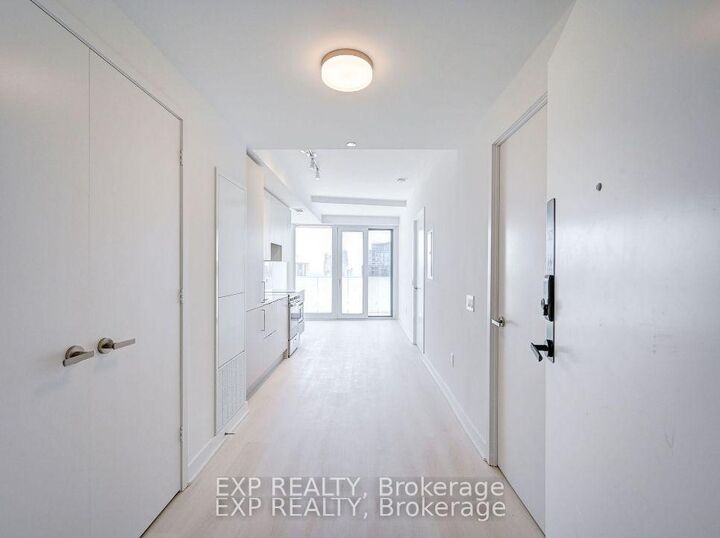 Property Photo: 3900 Confederation Parkway 2612 ON L5B 0M3