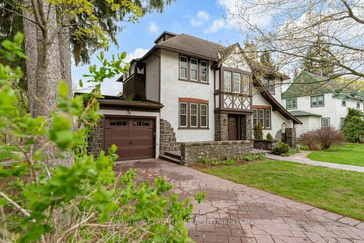 Property Photo:  163 Pine Street  ON K7G 1C6 