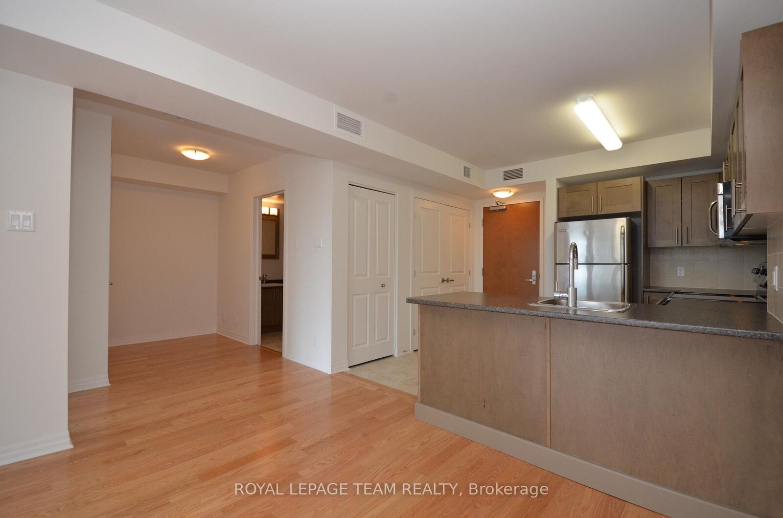Property Photo: 242 Rideau Street 404 ON K1N 0B7
