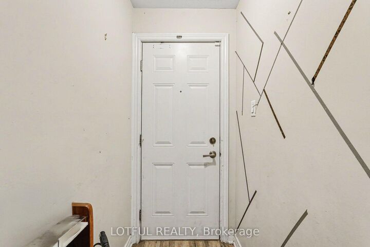 Property Photo: 585 Chapman Mills Drive 20 ON K2J 5T1