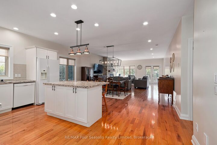 Property Photo:  121 Elm Street  ON L9Y 3J3 