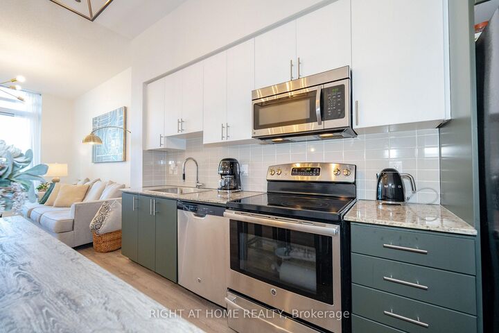 Property Photo:  7171 Yonge Street 306  ON L3T 0C5 