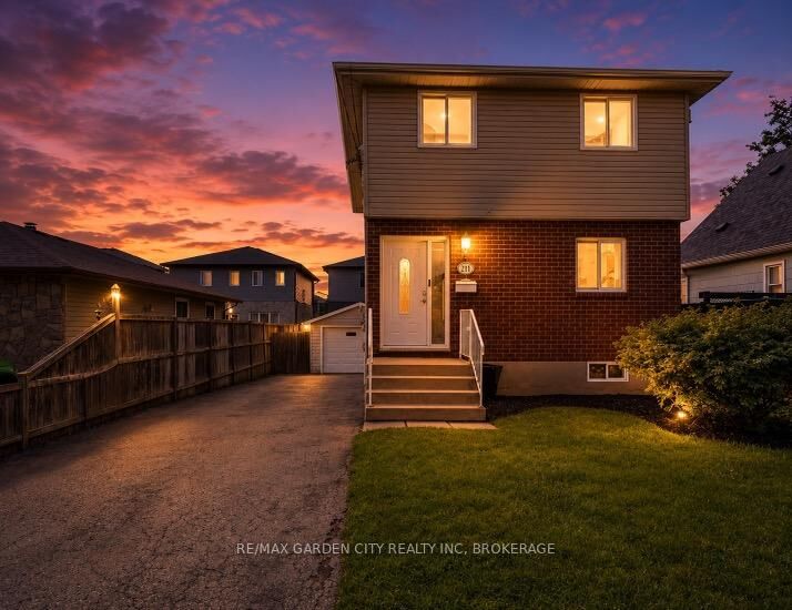 211 Morton Street S — photo 1