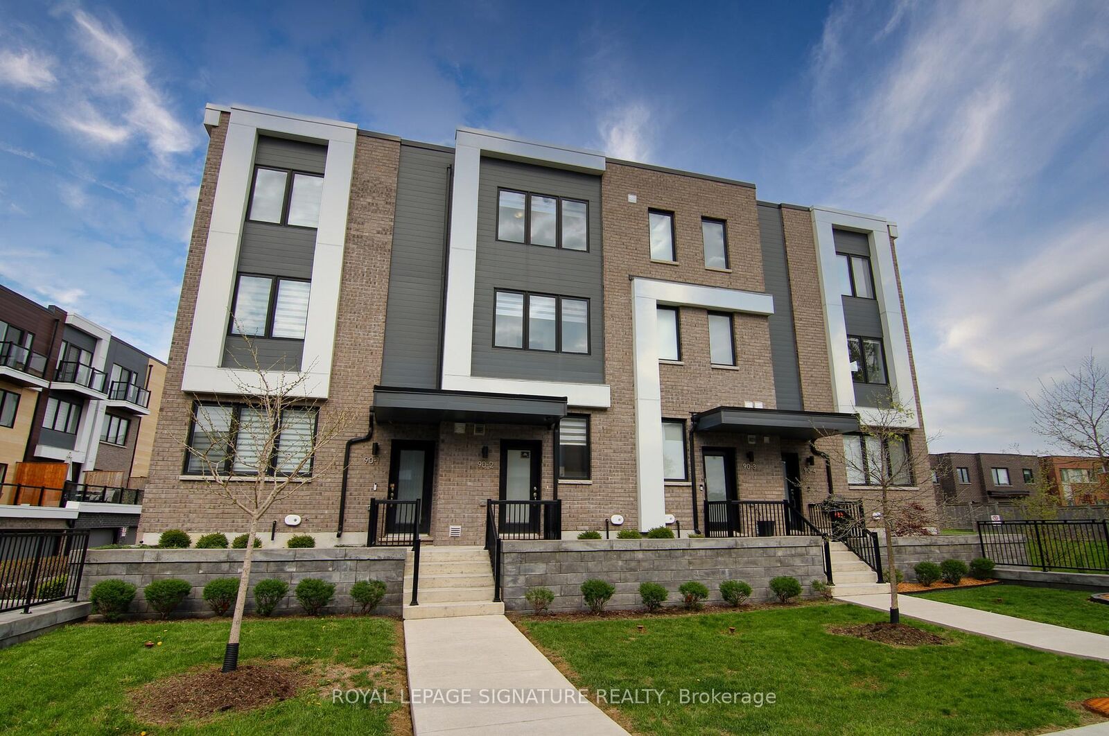 Photo de la propriété:  90 Stanley Greene Boulevard 2  ON M3K 0C8 
