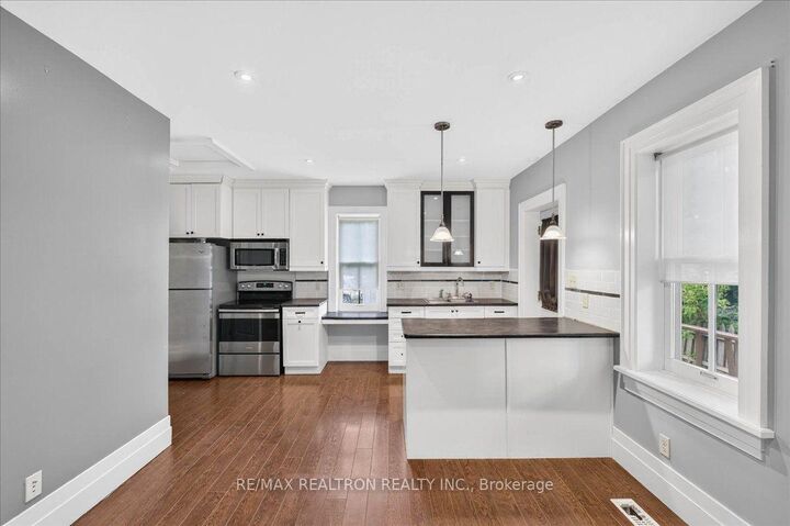 Property Photo: 100 Victoria Street E ON L9R 1L1